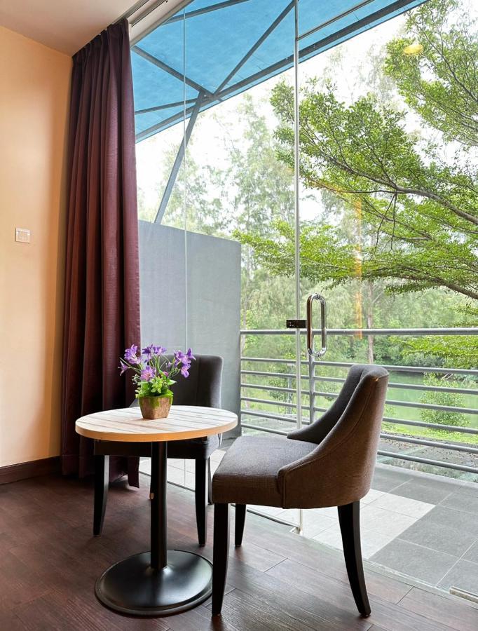 Waterfront Boutique Hotel Port Dickson Esterno foto