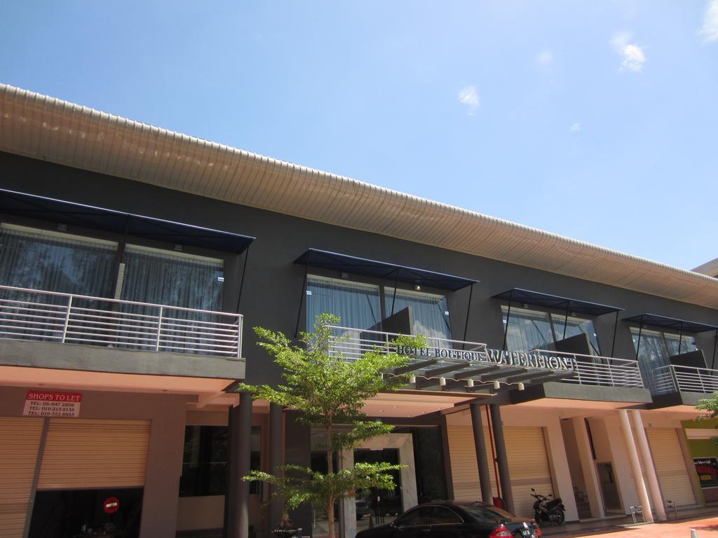 Waterfront Boutique Hotel Port Dickson Esterno foto