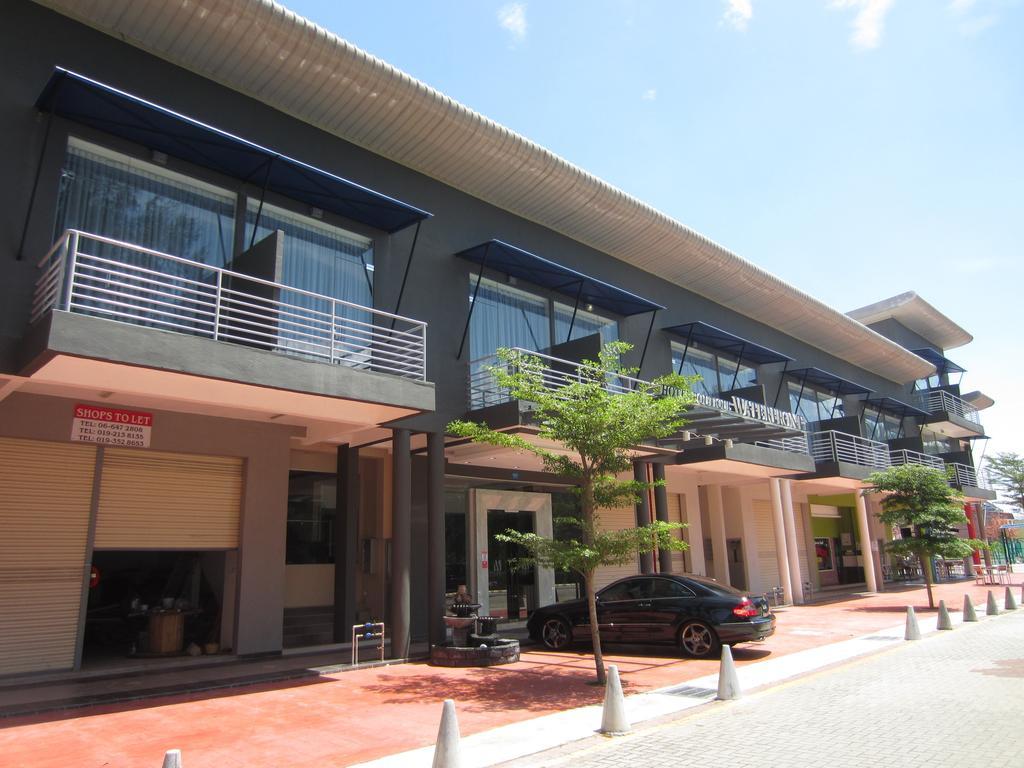 Waterfront Boutique Hotel Port Dickson Esterno foto
