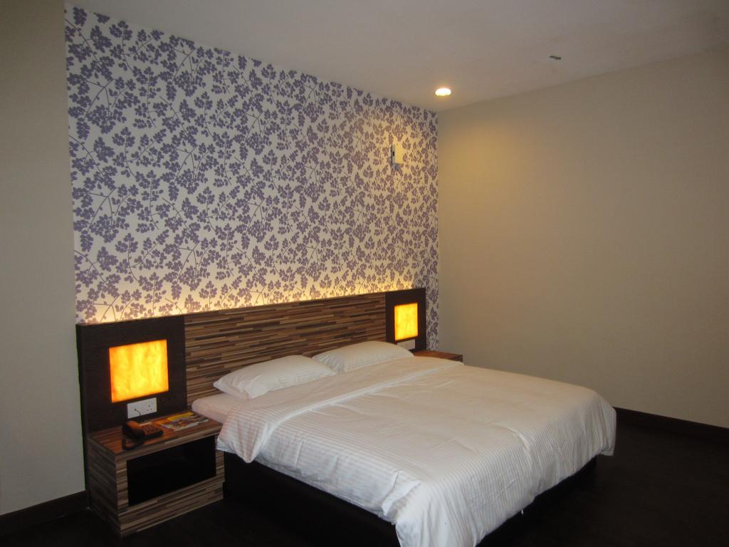 Waterfront Boutique Hotel Port Dickson Esterno foto