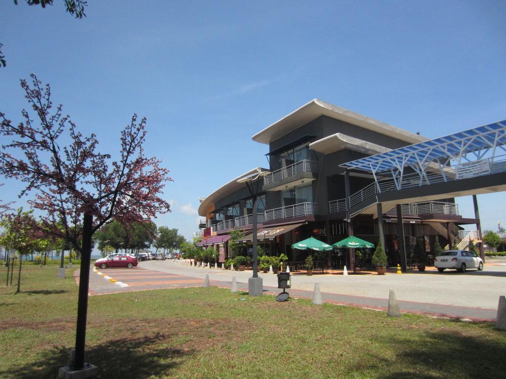 Waterfront Boutique Hotel Port Dickson Esterno foto