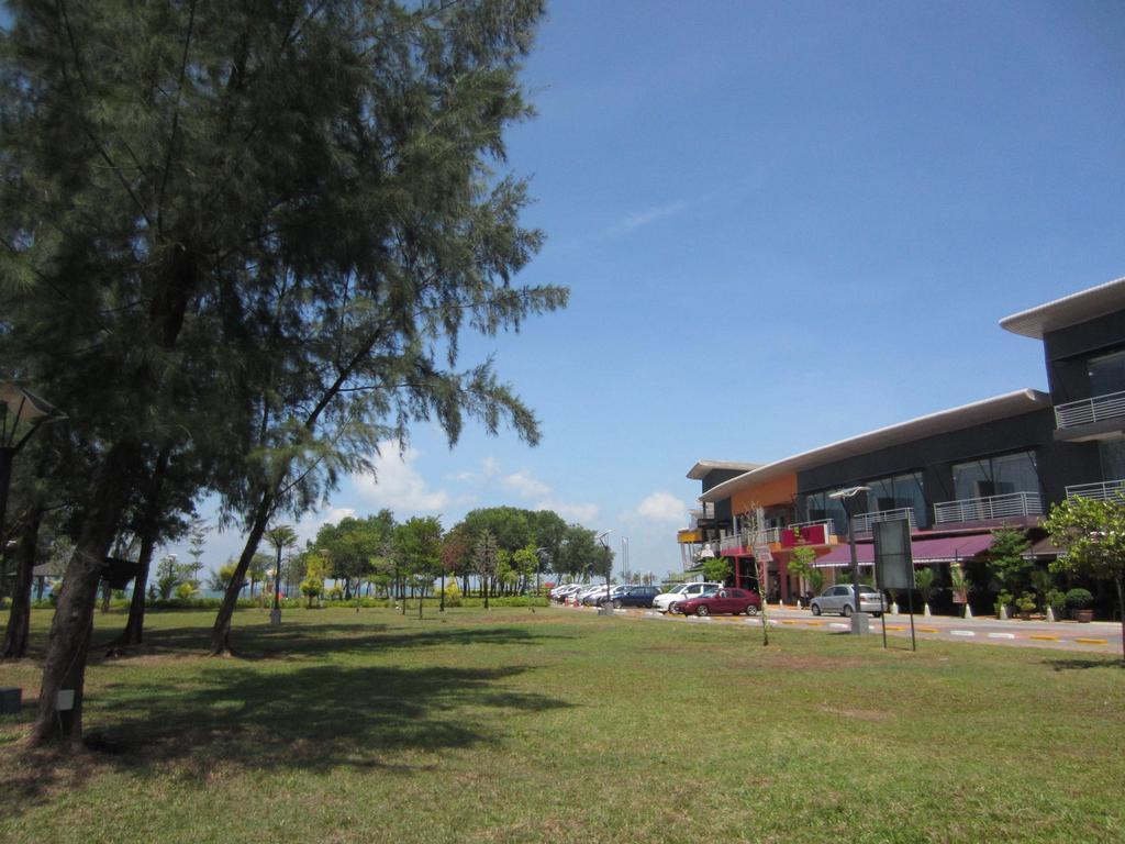 Waterfront Boutique Hotel Port Dickson Esterno foto