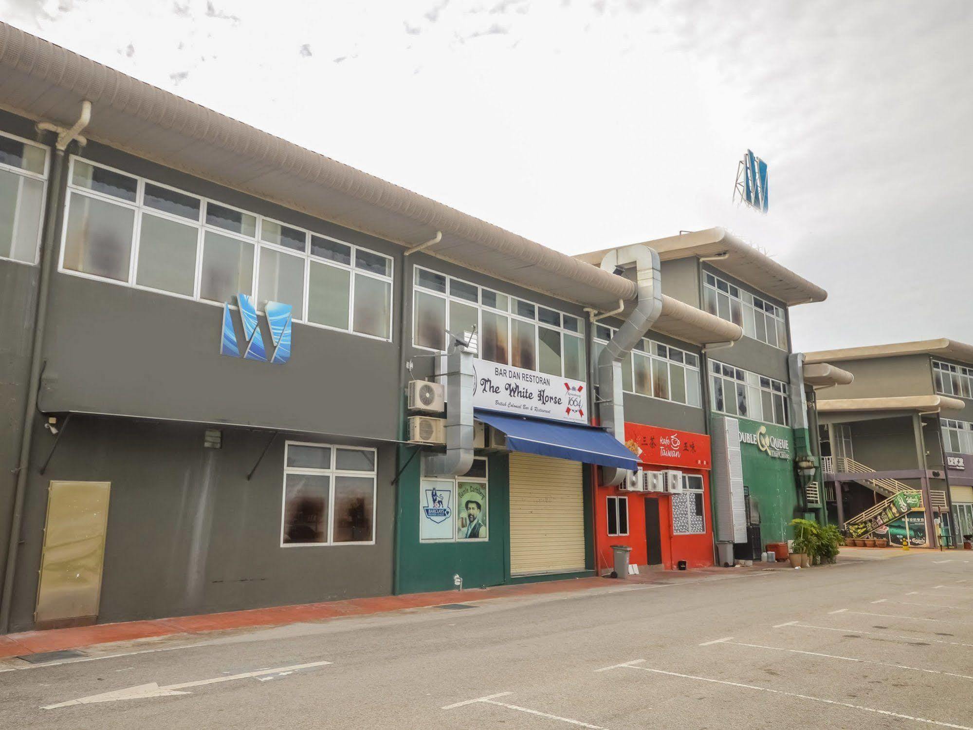 Waterfront Boutique Hotel Port Dickson Esterno foto