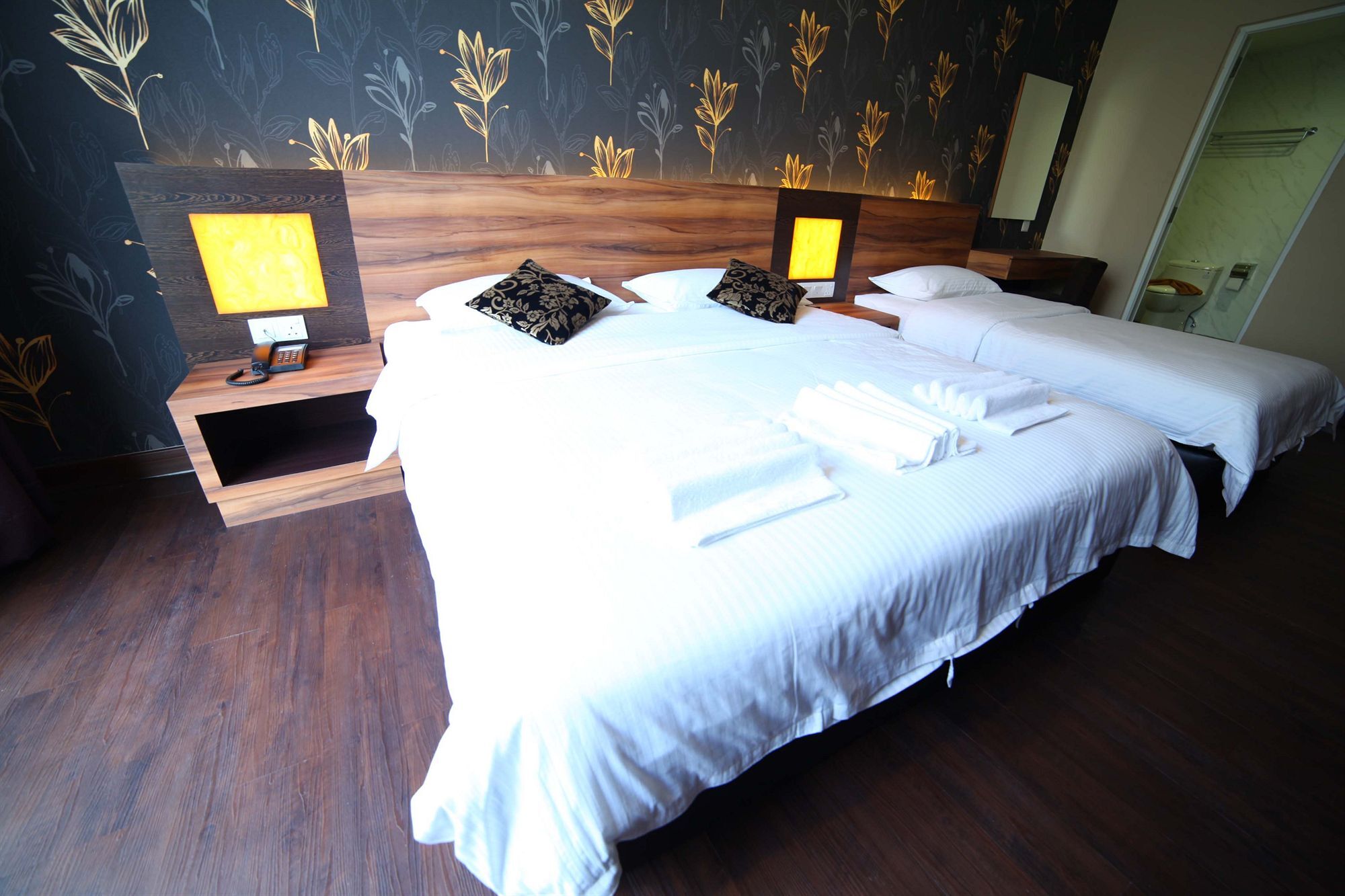 Waterfront Boutique Hotel Port Dickson Esterno foto